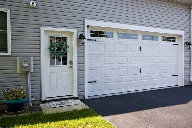 24/7 Emergency Garage Door Panel Replacement experts in Sunray, TX